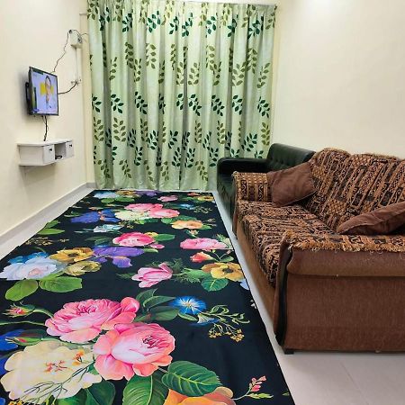 Wafiy Homestay Macang Exterior photo