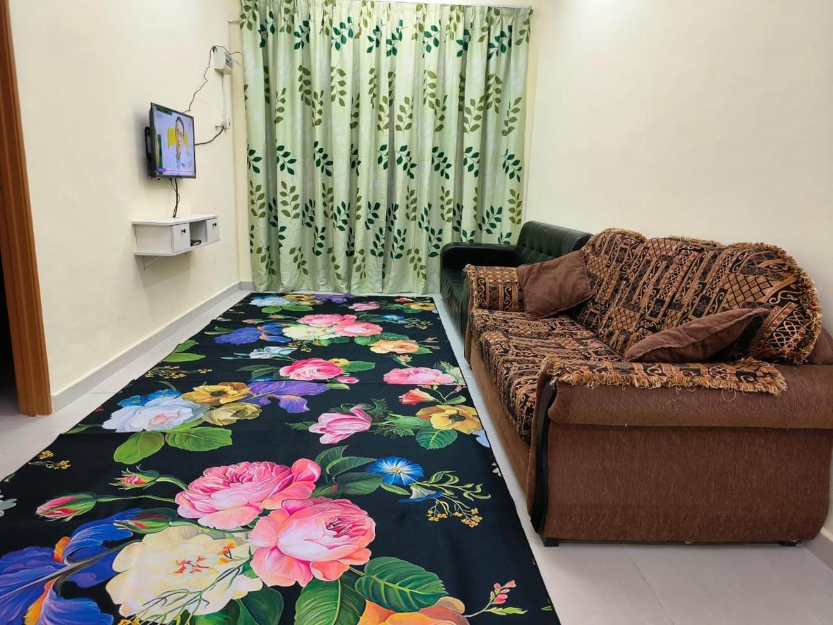 Wafiy Homestay Macang Exterior photo