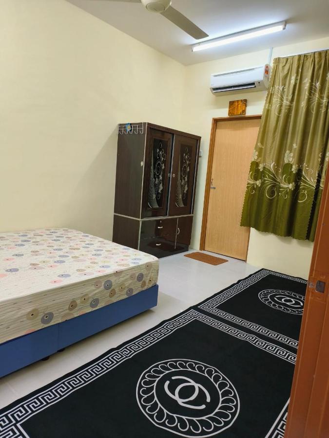Wafiy Homestay Macang Exterior photo
