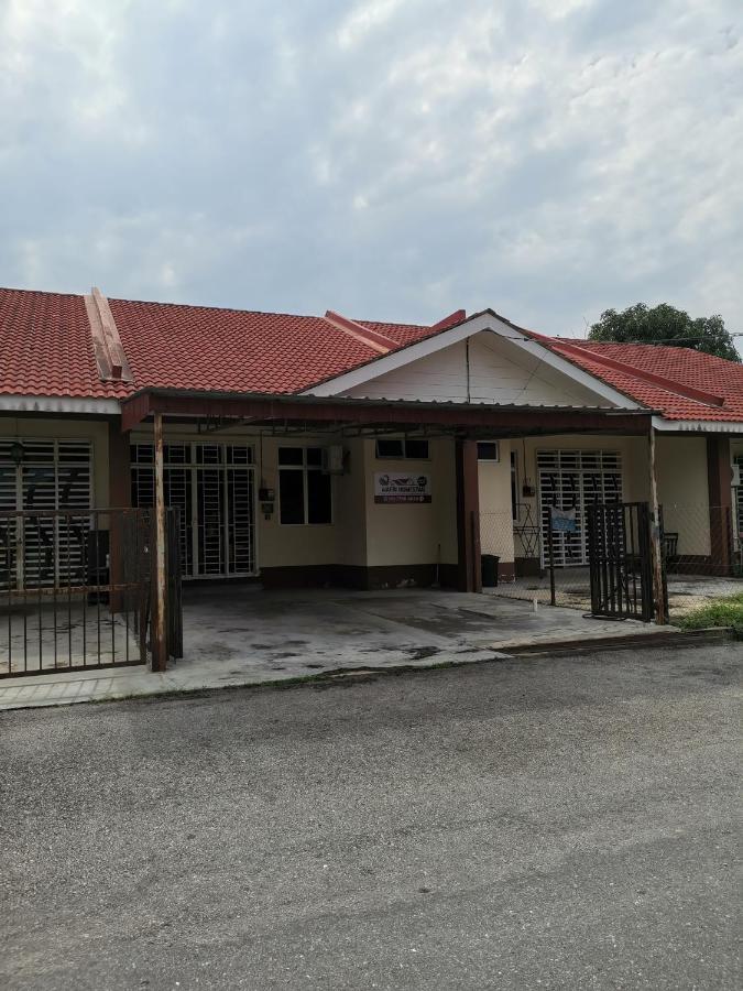 Wafiy Homestay Macang Exterior photo