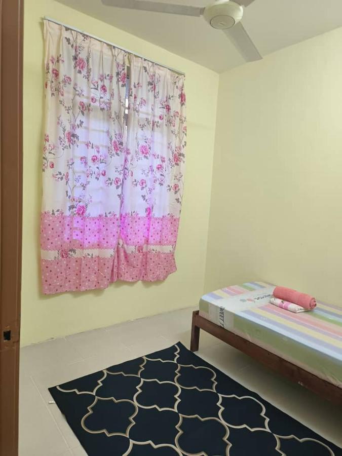 Wafiy Homestay Macang Exterior photo