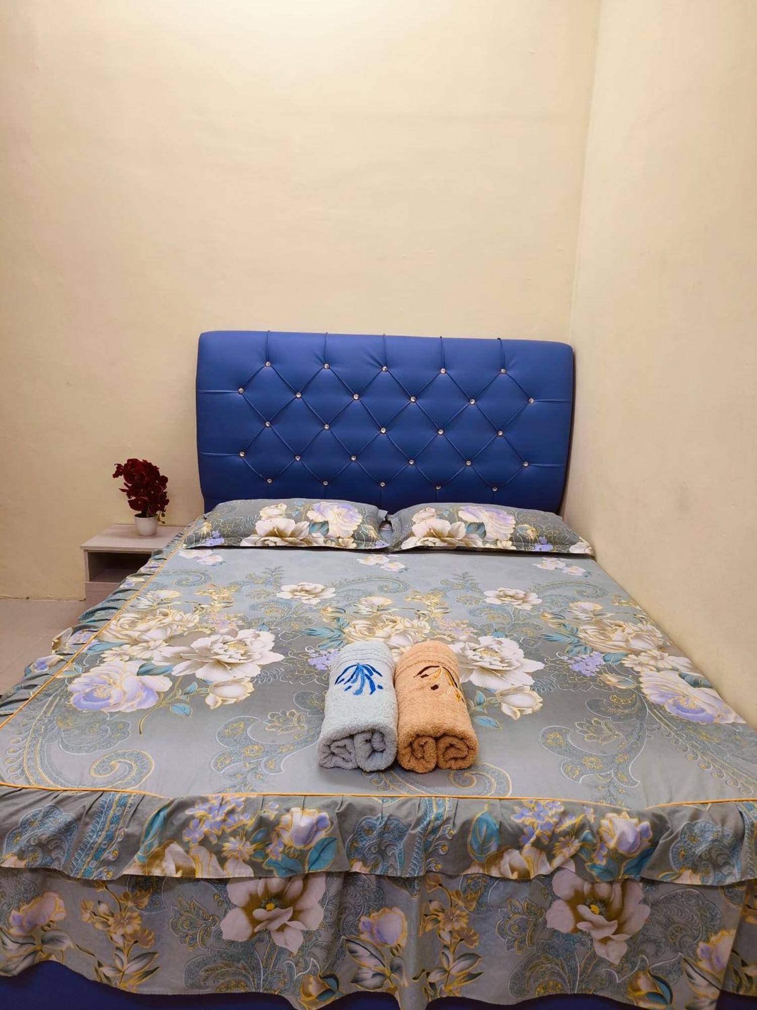 Wafiy Homestay Macang Exterior photo
